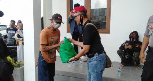 Tempati Kantor Baru, PGN Bali Kembali Berbagi Sembako dengan Warga