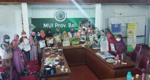 LPLH-SDA MUI Bali Beri Pelatihan Daur Ulang Sampah Plastik untuk Lingkungan Lebih Sehat