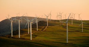 Transisi Energi Dunia, Studi Oxford: Dekarbonisasi Sistem Energi pada 2050 Menghemat Triliunan Dolar