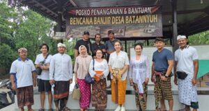 Pertiwi Indonesia Bali Serahkan Bantuan Renovasi Pura Manik Toya Tabanan