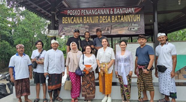 Pertiwi Indonesia Bali Serahkan Bantuan Renovasi Pura Manik Toya Tabanan
