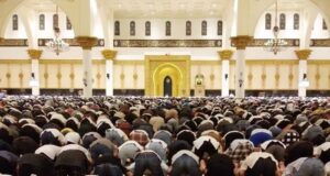 Sholat Tarawih Haruskah di Masjid?